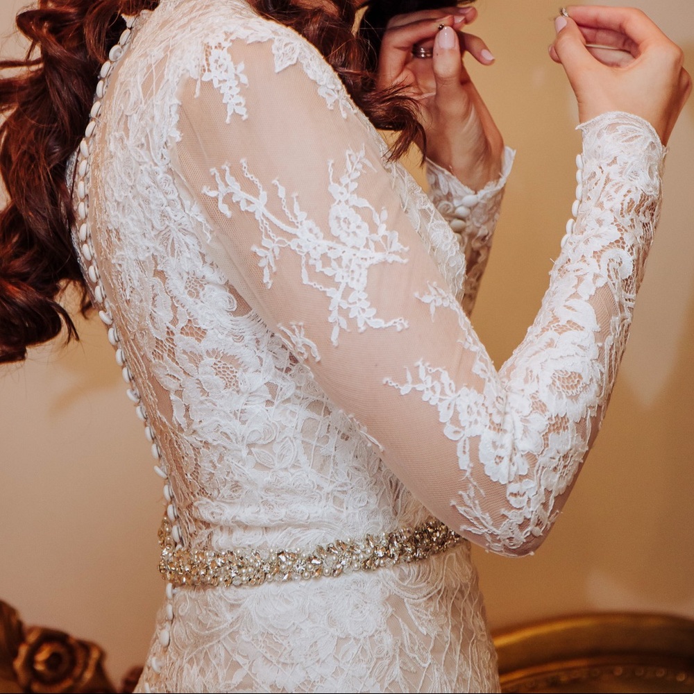Selling my wedding dress, veil, and belt.